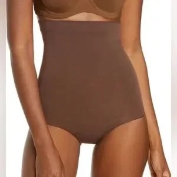 Skims Mid Waist Shapewear Brief - Picture 2 of 3